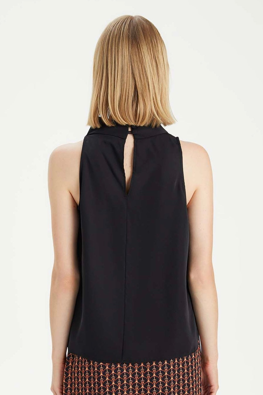 Sleeveless H-Neck Collar Blouse