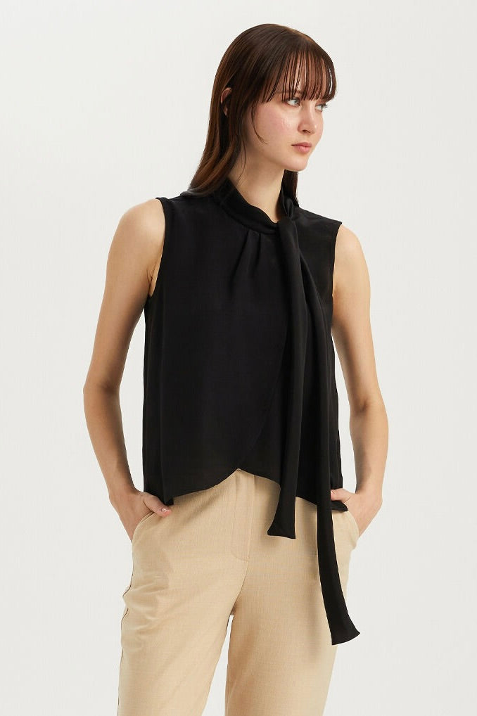 Scarf Collar Sleevless Blouse