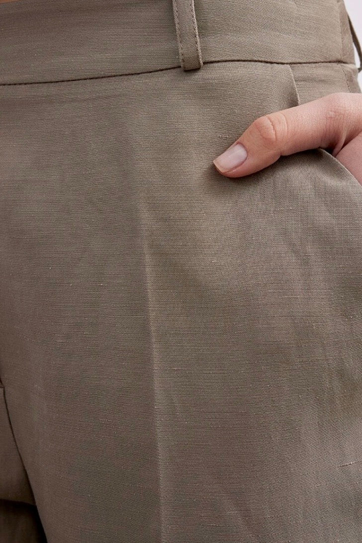 Carrot Cut Viscose Linen Trousers