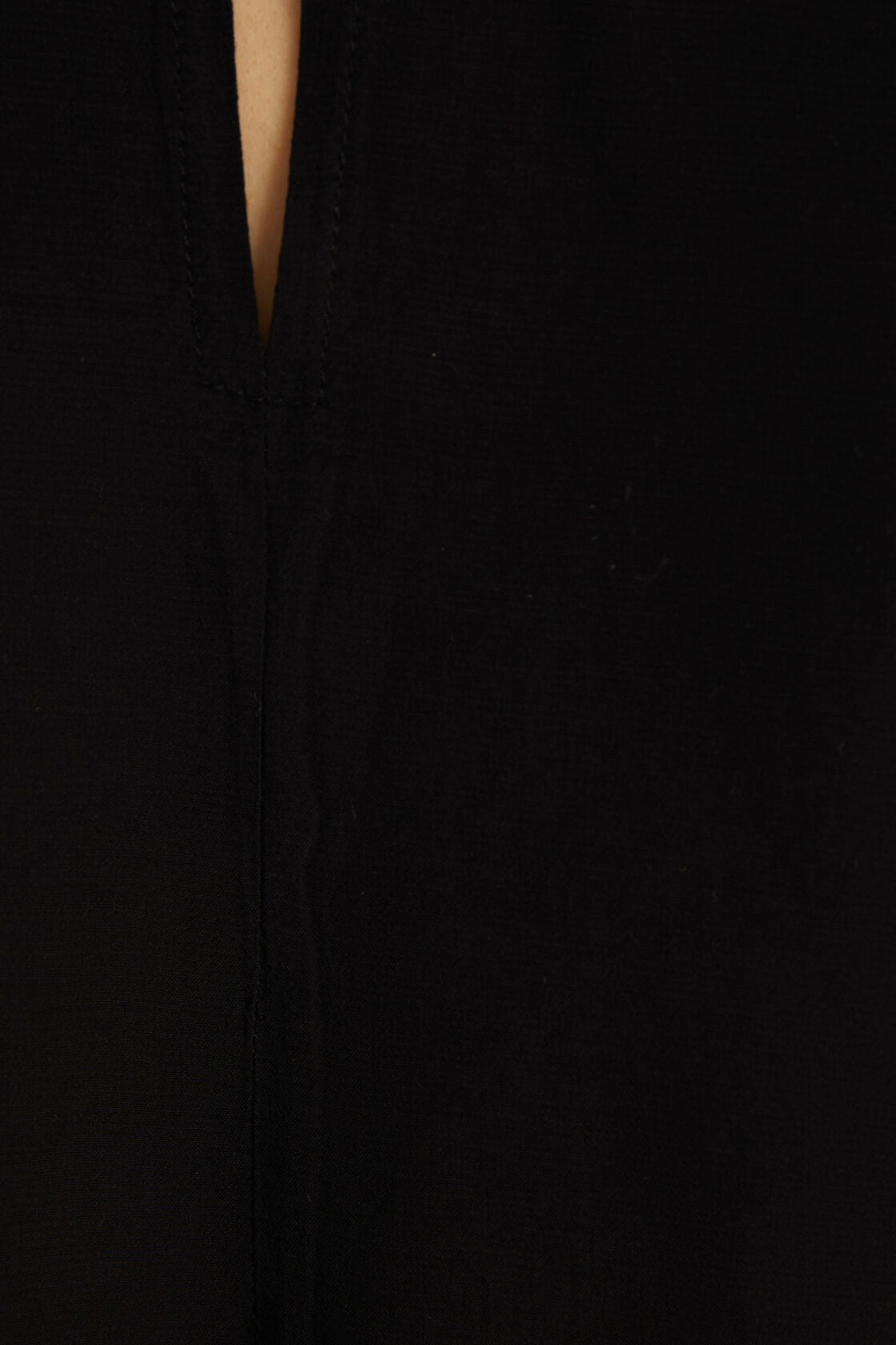 Scarf Collar Sleevless Blouse