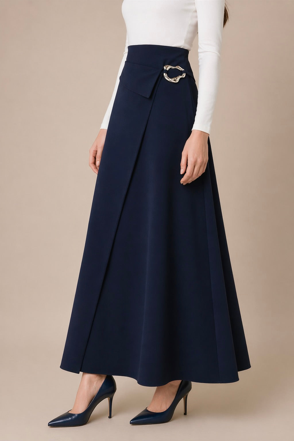 Elegant Buckle-Detail Long Skirt