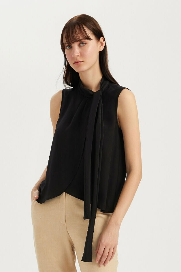 Scarf Collar Sleevless Blouse