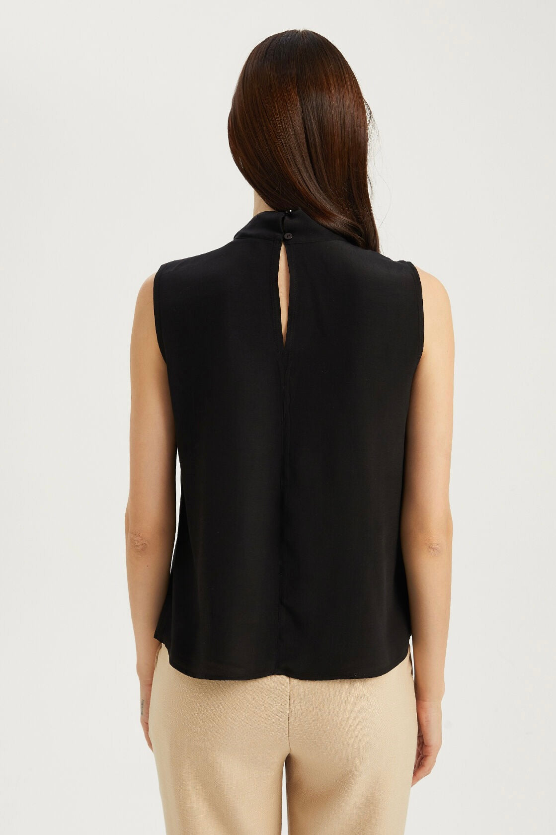 Scarf Collar Sleevless Blouse