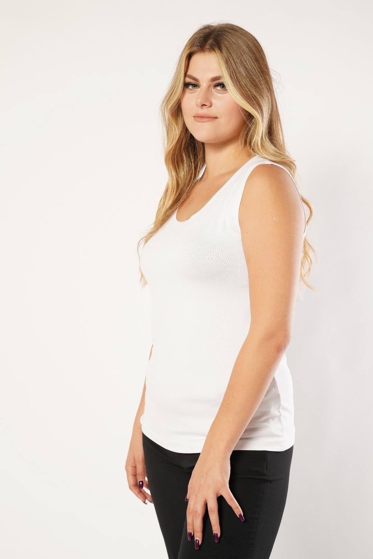 Sleeveless Basic Blouse